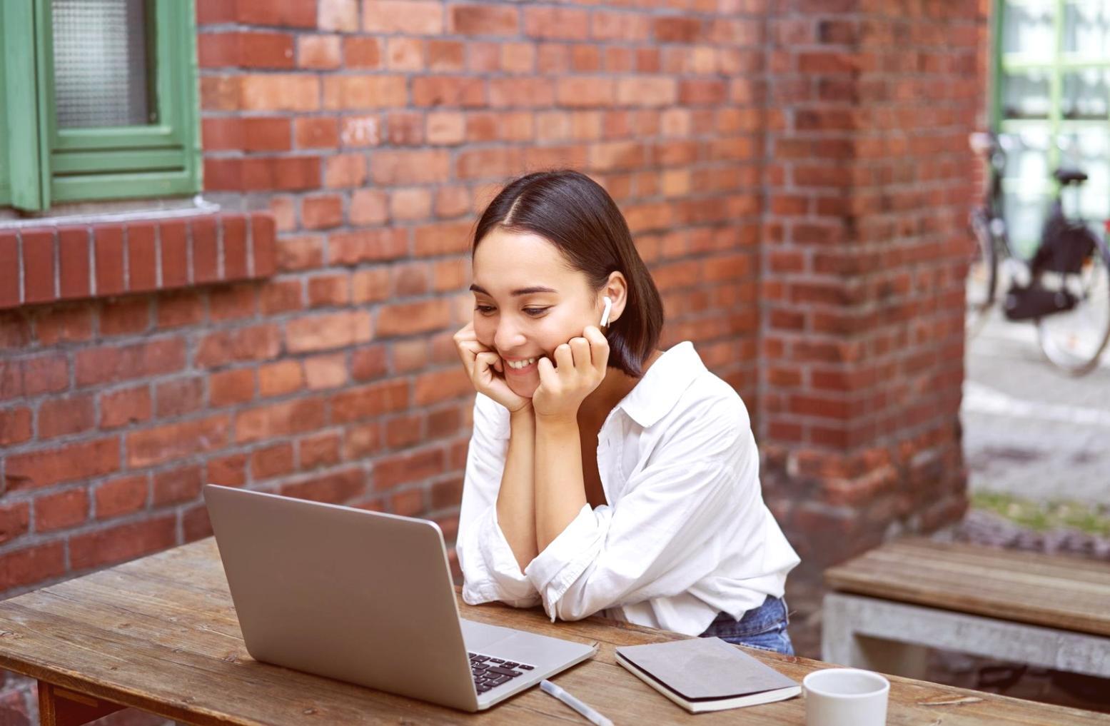 Teilnehmer arbeiten an SEO-Content-Aufgaben